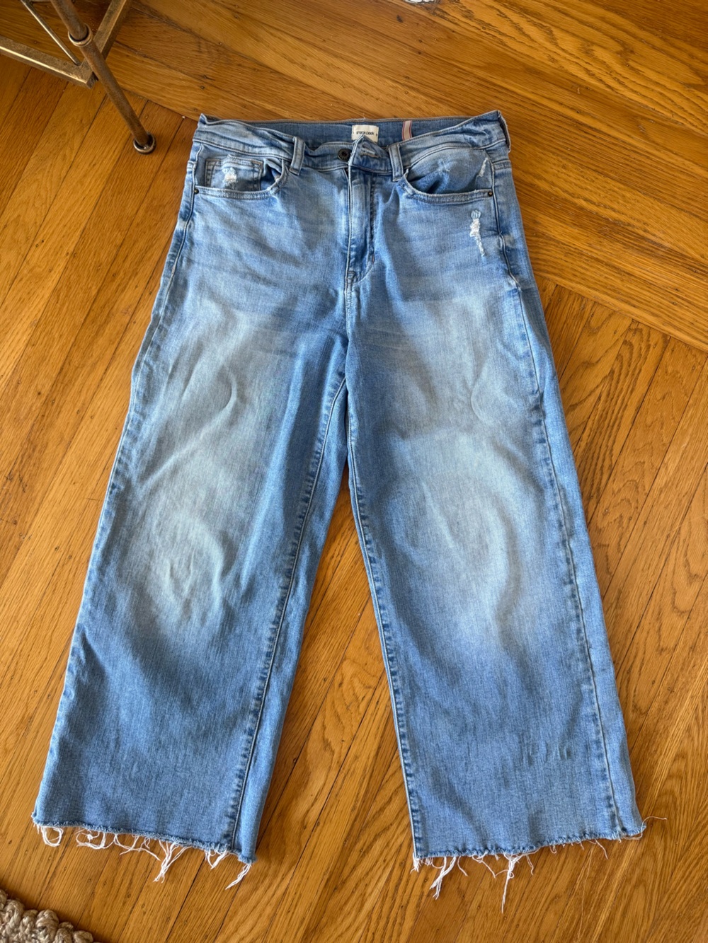 Sneak Peek Light Blue Ankle Cropped Jeans